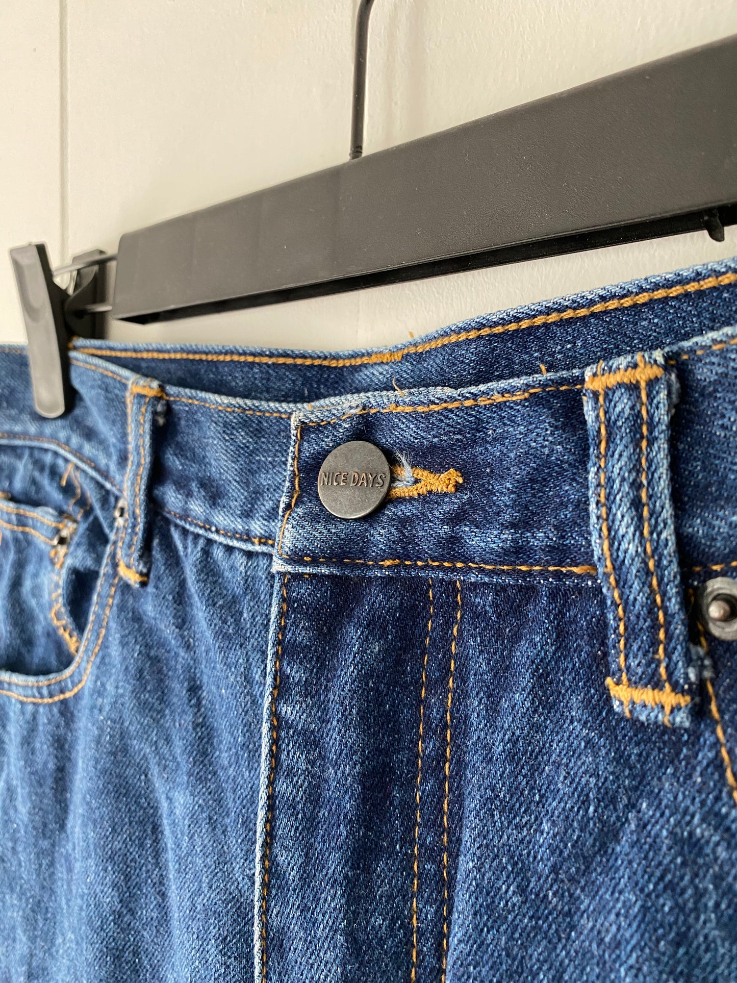 29"W Vintage Jeans (Narrow Hips)