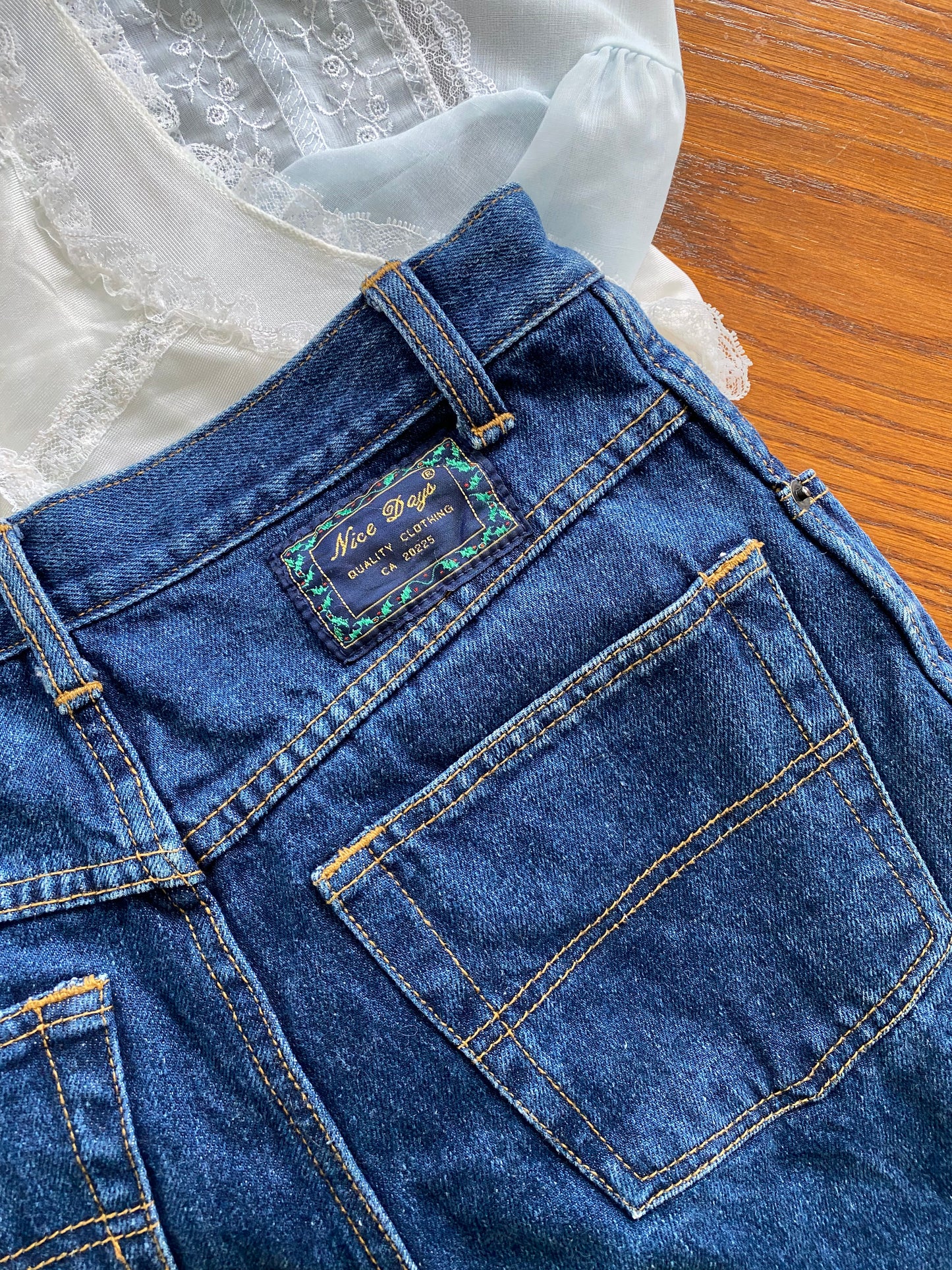 29"W Vintage Jeans (Narrow Hips)